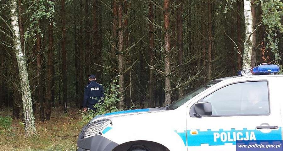 Na widok radiowozu uciekli do lasu 