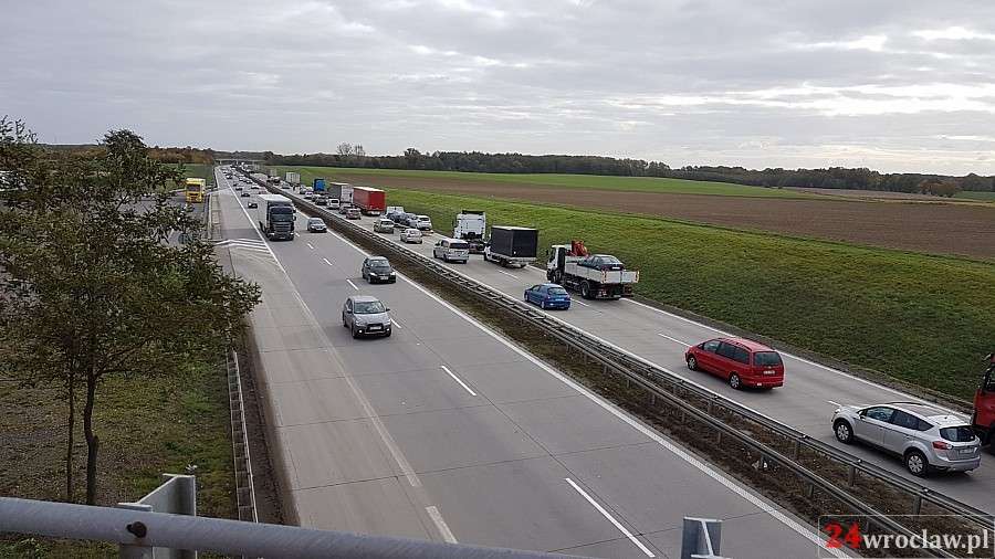 Gigantyczny korek na A4