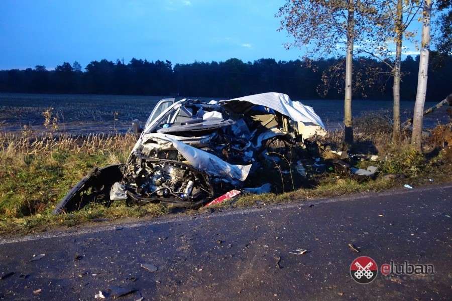 Tragiczny wypadek. Zderzenie busa z ciężarówką