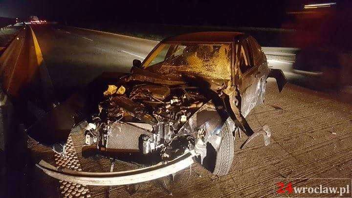 Na autostradzie A4 auto uderzyło w bariery energochłonne