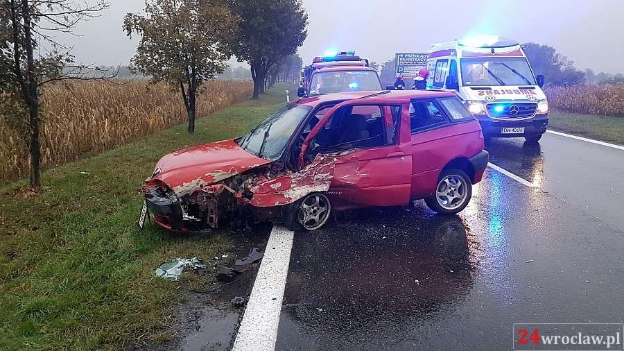Zderzenie autobusu z autem osobowym