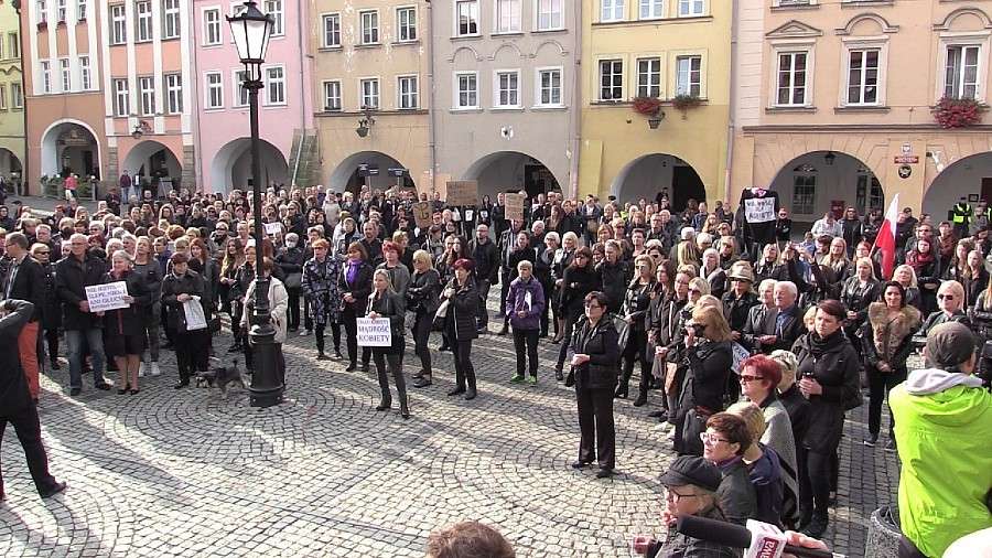 Czarny protest w Jeleniej Górze. Kobiety mówią NIE zakazowi aborcji!