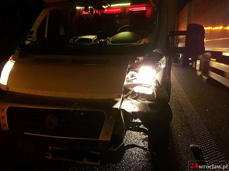 Bus najechał na auto osobowe na A4