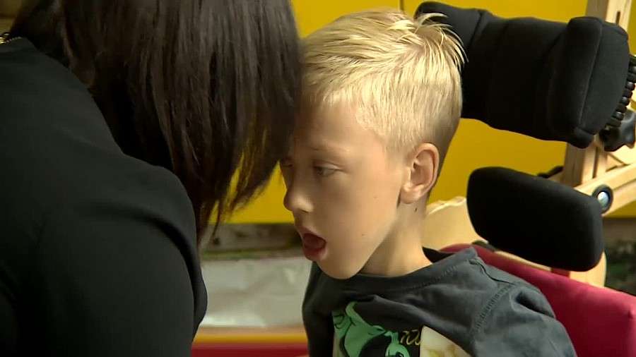 9-latek nie może jeździć po szkole wózkiem inwalidzkim. Wg. dyrekcji jest 