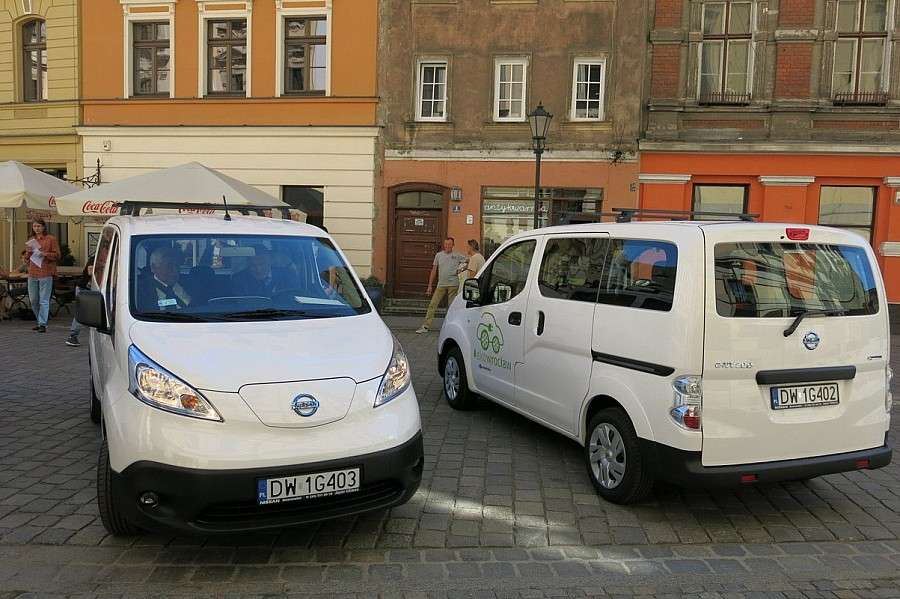 Urząd Miasta Wrocławia kupił 3 samochody osobowe o napędzie  elektrycznym.