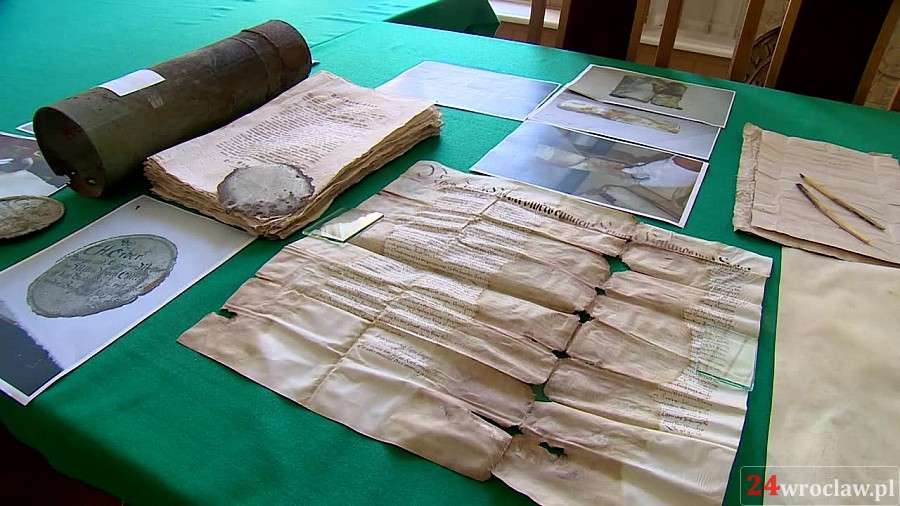 W Brzegu otworzyli kapsuły czasu sprzed ponad 200 lat