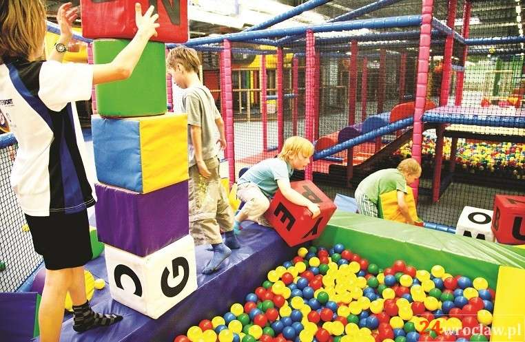 Ile pieniędzy wydajemy na wyprawkę szkolną i dodatkowe zajęcia dzieci?