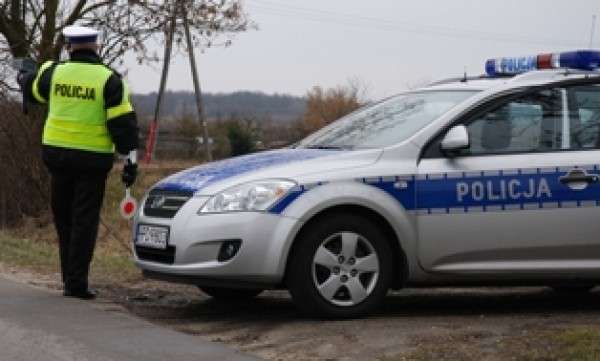 Zaproponował policjantom łapówkę
