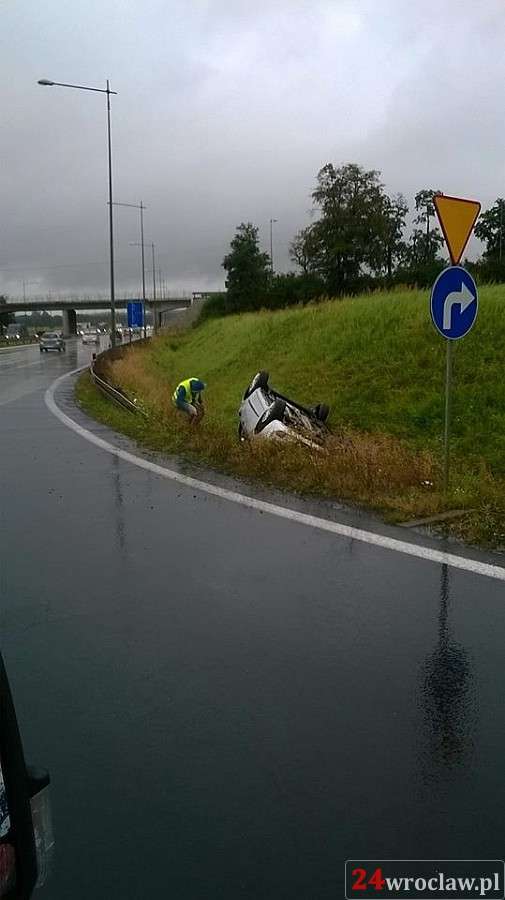 Dachowanie na wjeździe na autostradę