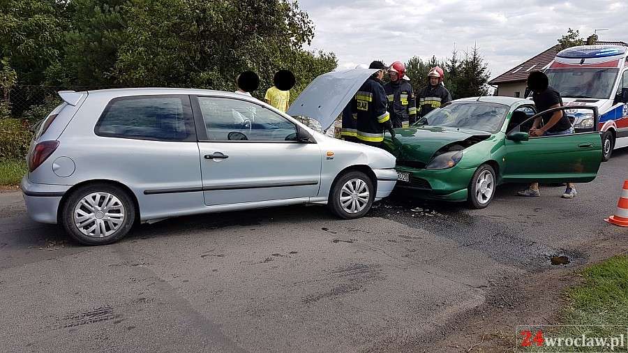 Wypadek pod Wrocławiem. Jedna osoba w szpitalu.