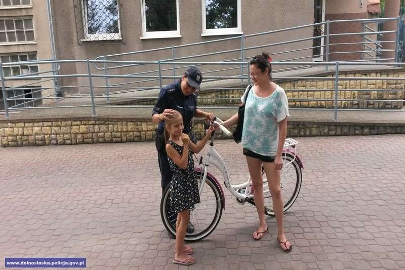 Policjanci odzyskali skradziony rower, który dziewczynka dostała na komunię