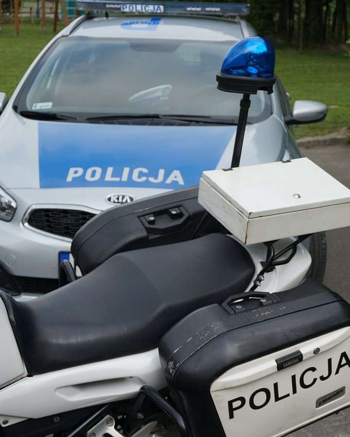 Wypadek policjanta na motocyklu