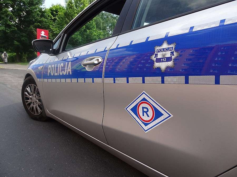 Uciekał z przebitymi oponami