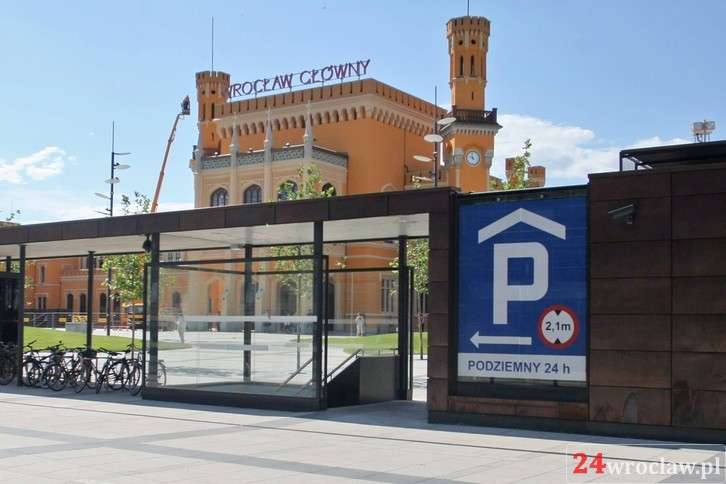 Parking przy Dworcu Głównym zamknięty 