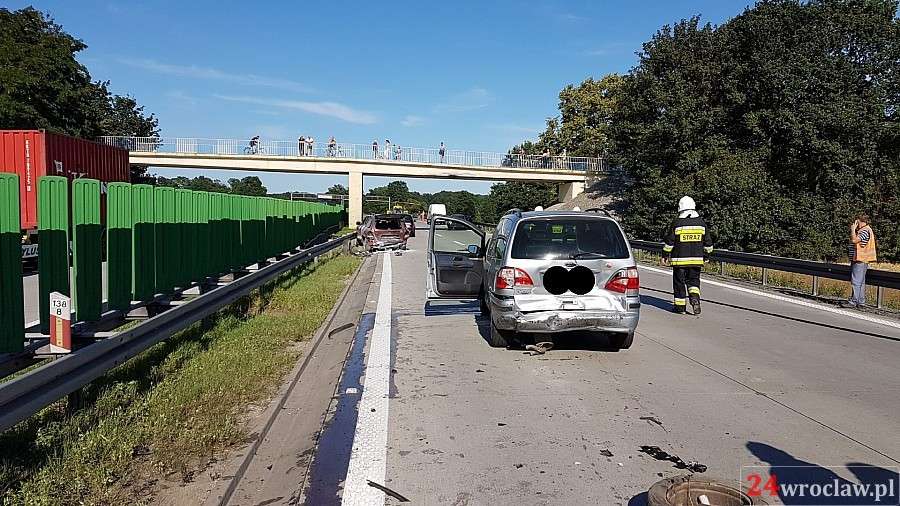 Karambol na autostradzie A4. 11 osób poszkodowanych.