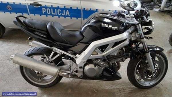 Policjanci zatrzymali 3 mężczyzn i odzyskali skradzionego quada oraz motocykl o łącznej wartości 35 