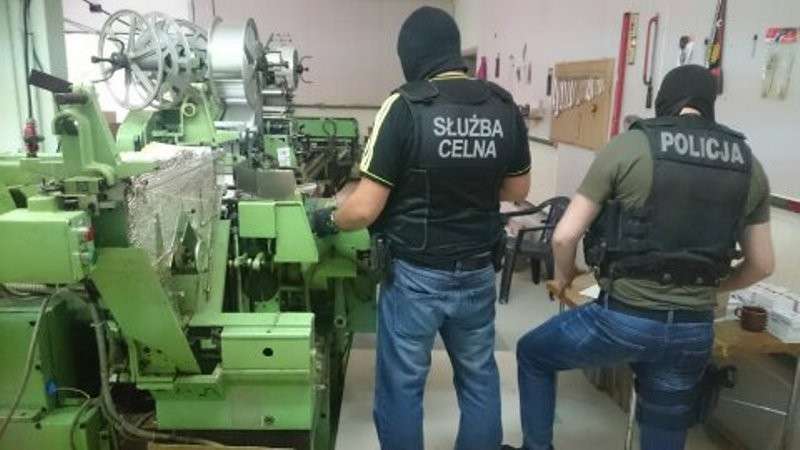 Zlikwidowano nielegalną linię produkcyjną papierosów