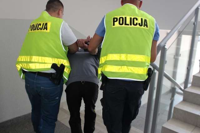 Obnażał się przed dziećmi