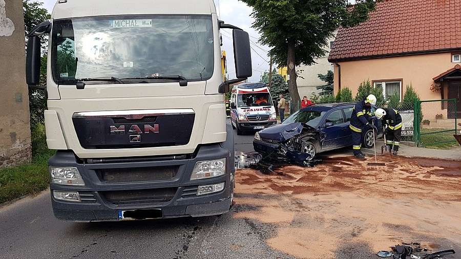 Fordem wjechał w tira - kamera zarejestrowała moment uderzenia
