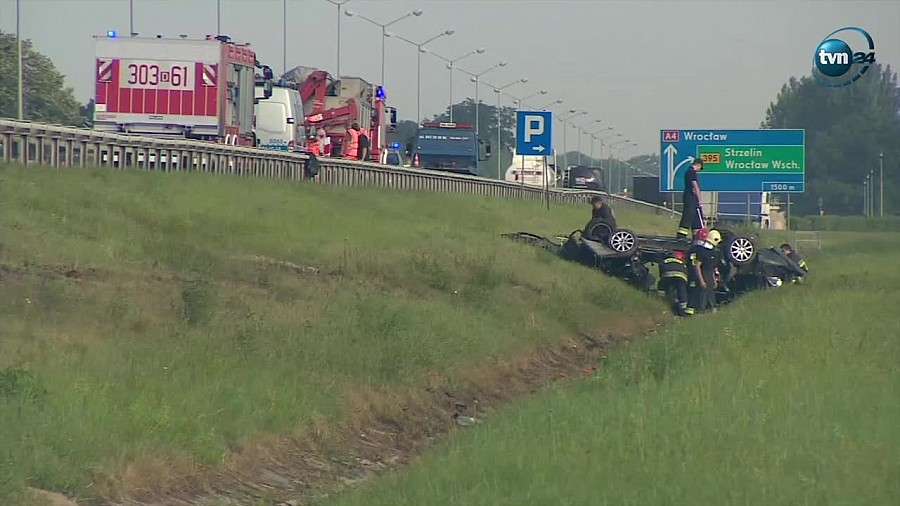 Dachowanie na A4 w okolicy Wrocławia. Jedna osoba nie żyje
