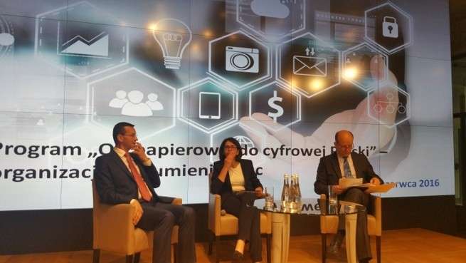Rząd ogłasza koniec Polski papierowej. Do 2020 roku 80 proc. spraw urzędowych do załatwienia przez i