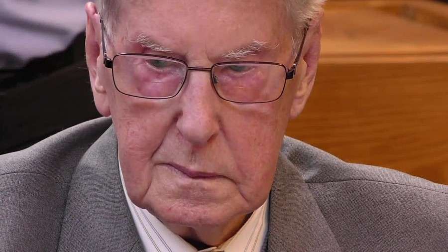 Milczał, unikał kontaktu wzrokowego. 94-letni strażnik z Auschwitz skazany