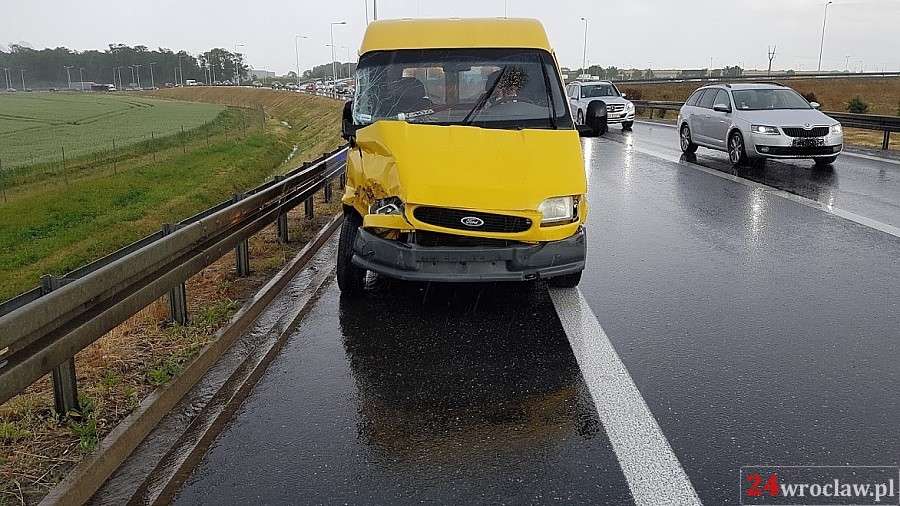 Tir zderzył się z busem