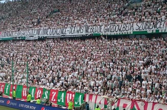 Po transparencie kibiców o szubienicach TVN kończy współpracę z Legią Warszawa i rezygnuje z serialu