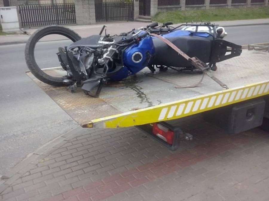 Ukradł motor i rozbił go na pierwszym napotkanym drzewie