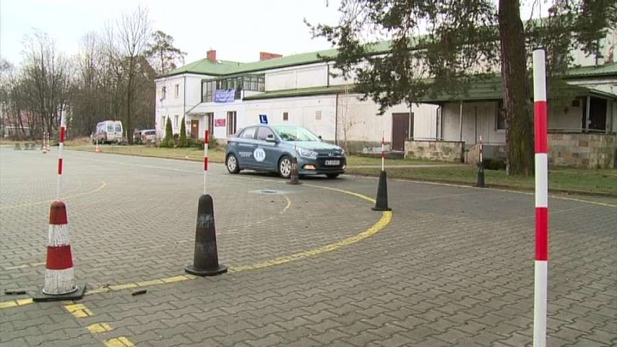 Mity towarzyszące egzaminowi na prawo jazdy. Zdasz, jeśli nie umiesz otworzyć maski?
