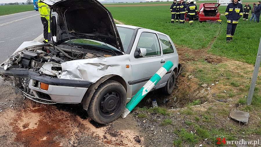 Groźne zderzenie dwóch aut na krajowej 