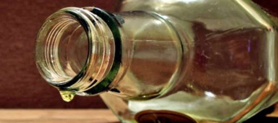 Kilka razy ukradł ze sklepu 15 butelek whisky