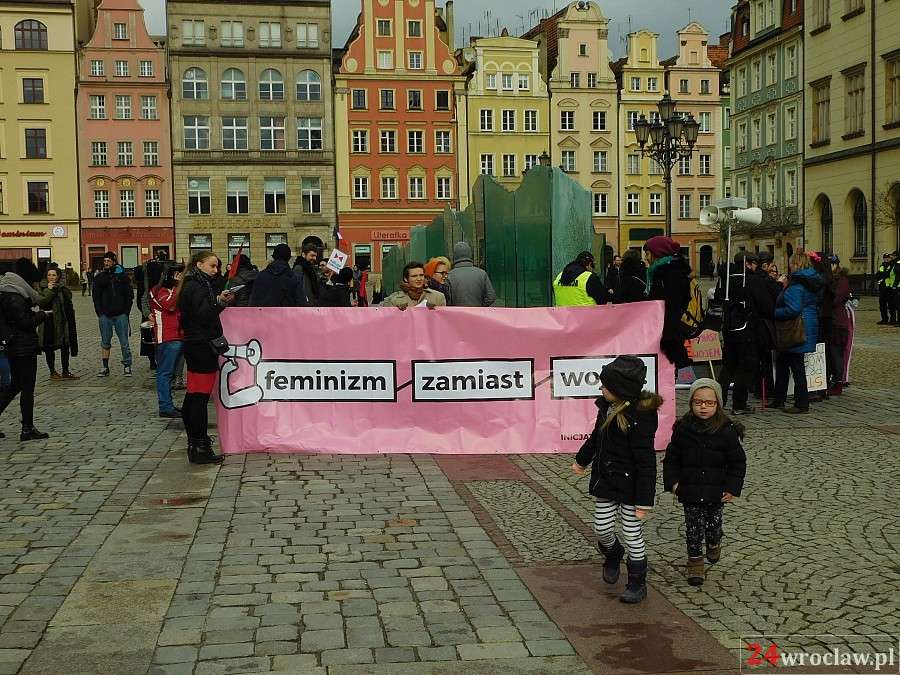 Feministyczna manifa przeszła przez Wrocław