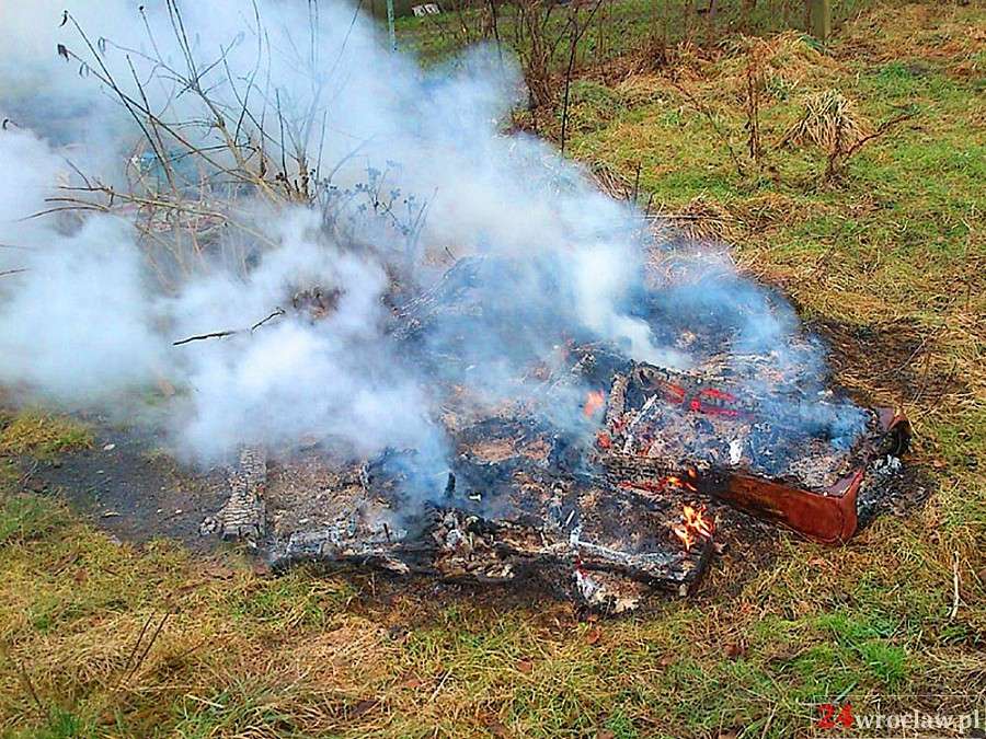 Spalanie odpadów i instalacji elektrycznej
