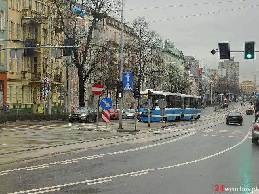 Feryjny rozkład jazdy – jak zniechęcić do transportu publicznego