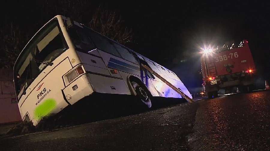 Kierowca autobusu uniknął zderzenia. 30 pasażerów ewakuowanych