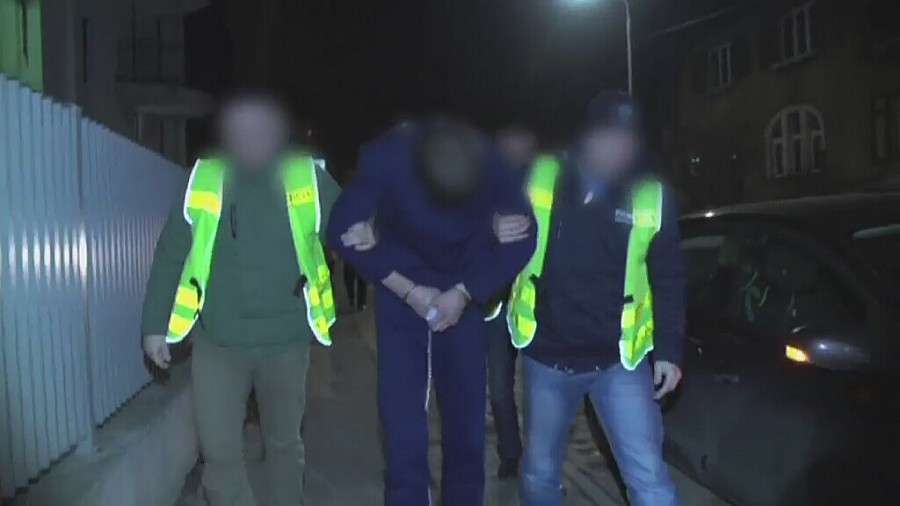 Uciekał przed policją, śmiertelnie potrącił pieszego. Areszt dla 18-latka z Jeleniej Góry