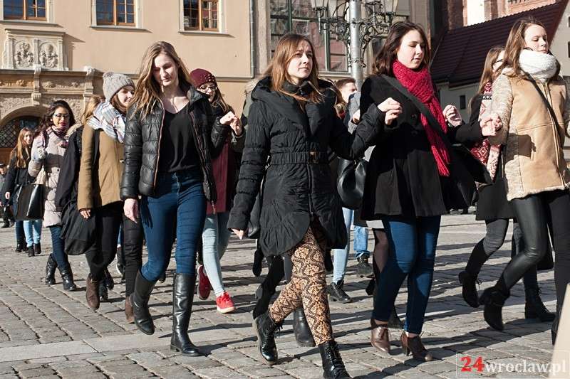  Maturzyści zatańczyli poloneza w Rynku