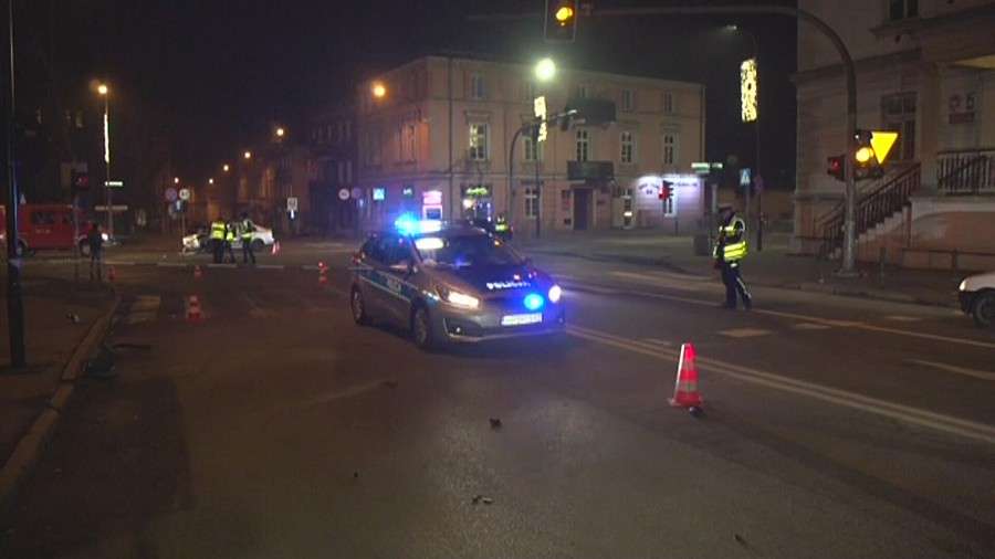 Rozbój, kradzież samochodu i śmiertelne potrącenie w Jeleniej Górze. 18-latek w rękach policji