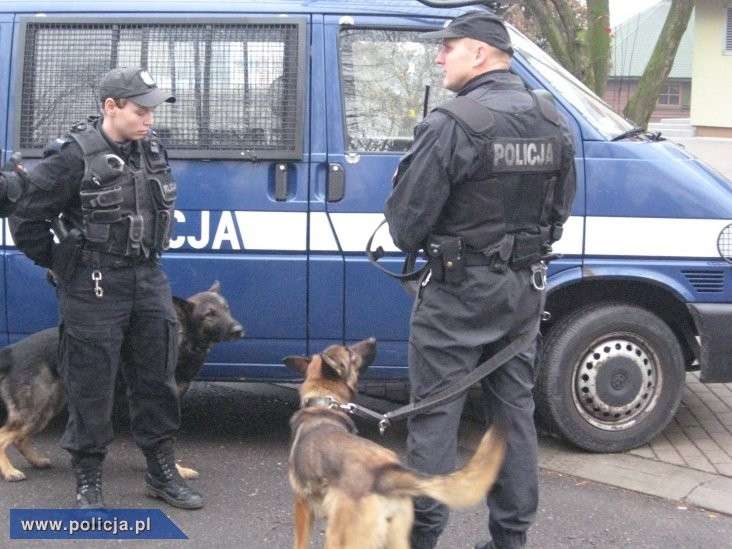 16 – latek zatrzymany w związku z podejrzeniem o fałszywy alarm bombowy – z dwóch szkół ewakuowano p