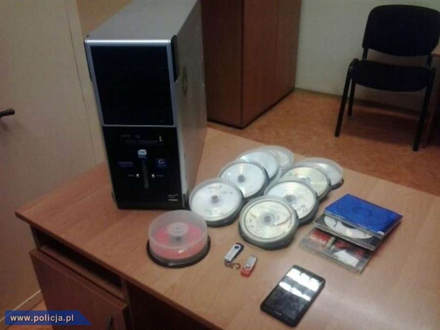 Zatrzymany za posiadanie i rozpowszechnianie materiałów z pornografią dziecięcą