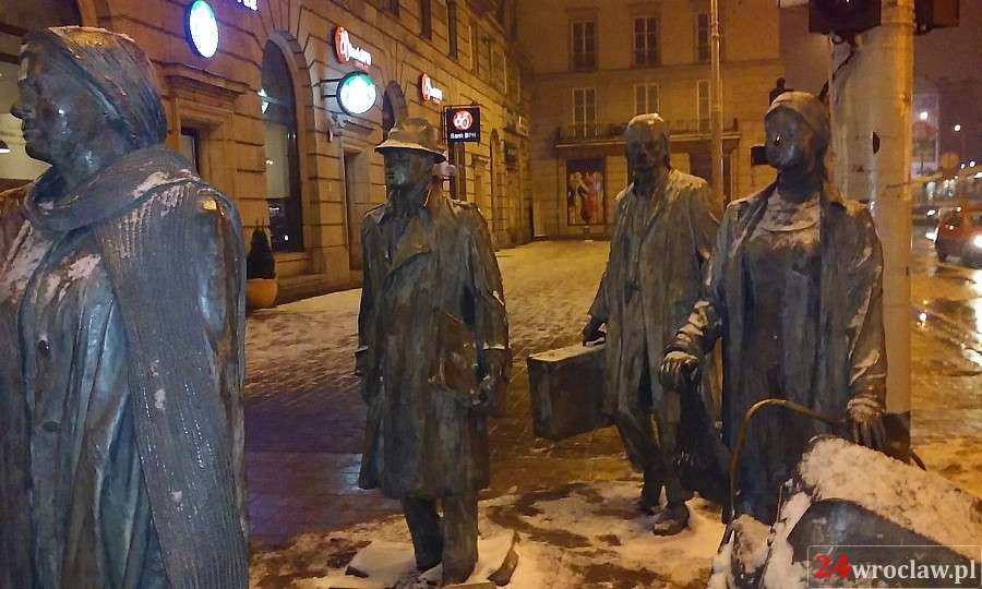 Wrocławski pomnik Anonimowego Przechodnia na liście najciekawszych rzeźb świata