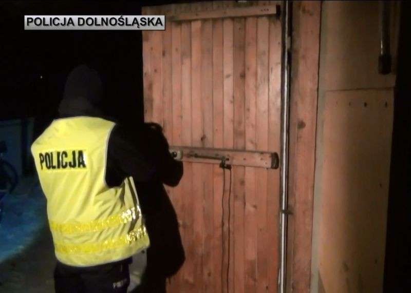 Niebezpieczna zima – dolnośląscy policjanci niosą pomoc potrzebującym 
