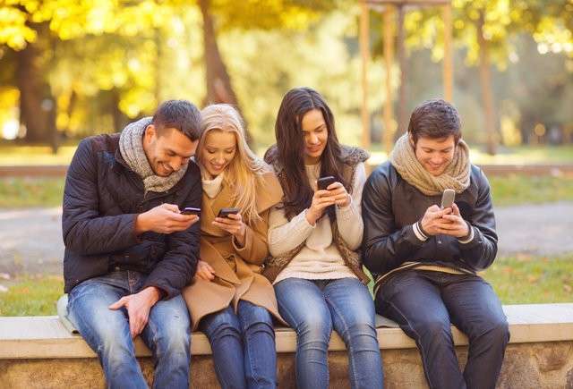 SMS-y czy Facebook Messenger? Co bardziej popularne?