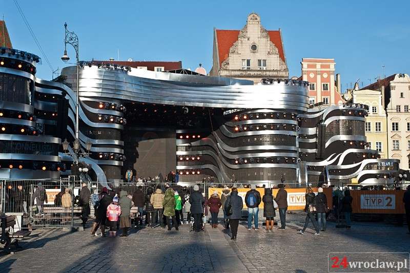 Sylwester w rynku. Scena już gotowa.