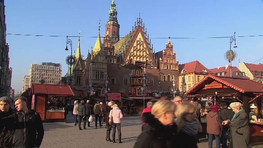 Zeskanowali posągi z fasady ratusza w Wrocławiu. Ich wydruki 3D trafią do Pałacu Kornów