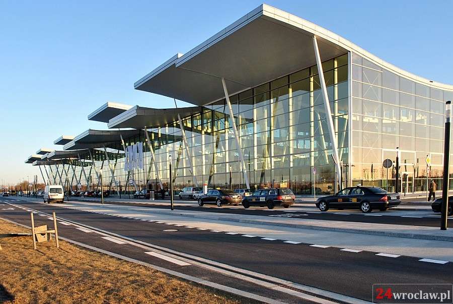 Więcej pasażerów na wrocławskim lotnisku