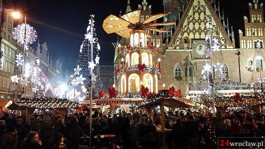 Tłumy na wrocławskim rynku (foto).