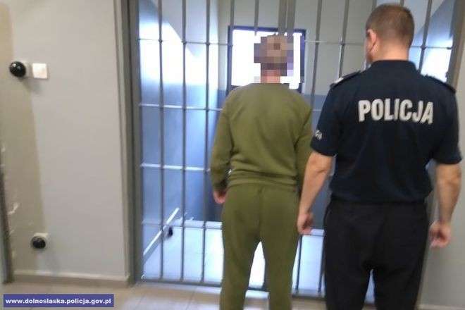 Zabił własną matkę. W ręce policji wpadł na wrocławskim dworcu