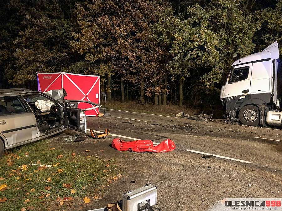 Ojciec nie żyje. Syn w szpitalu. Śmiertelny wypadek na krajowej 25-tce